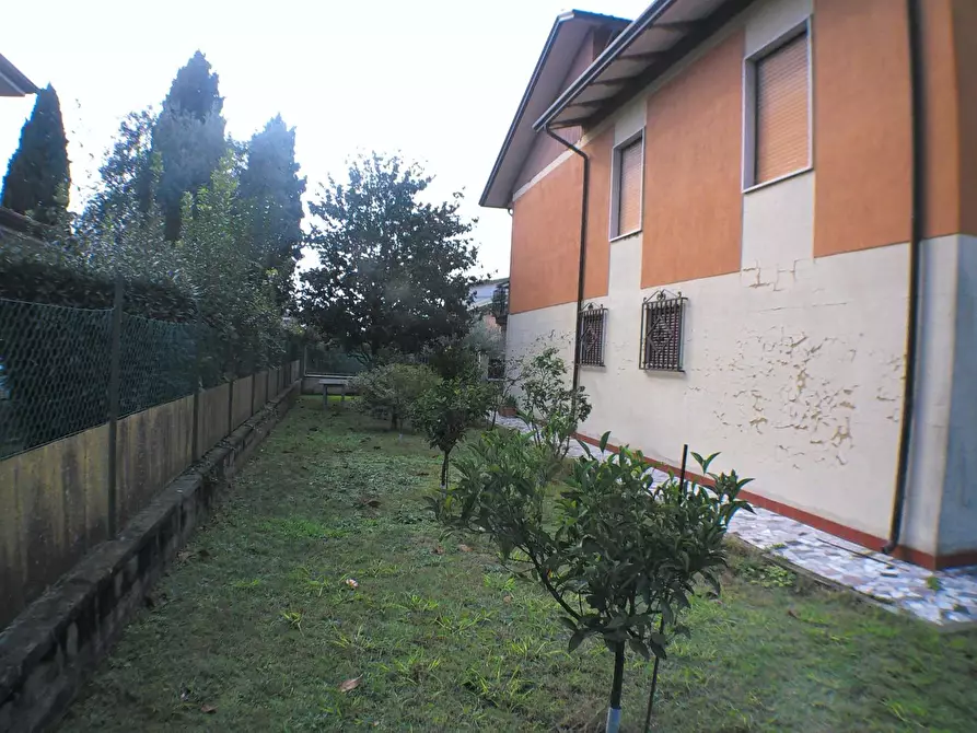 Immagine 12 di Casa indipendente in vendita  a Carrara
