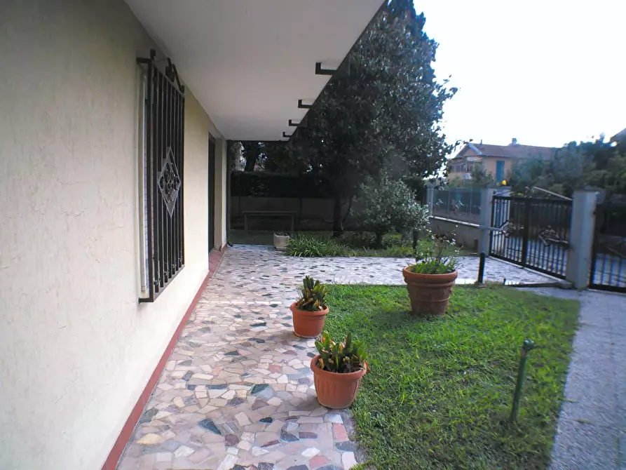 Immagine 8 di Casa indipendente in vendita  a Carrara