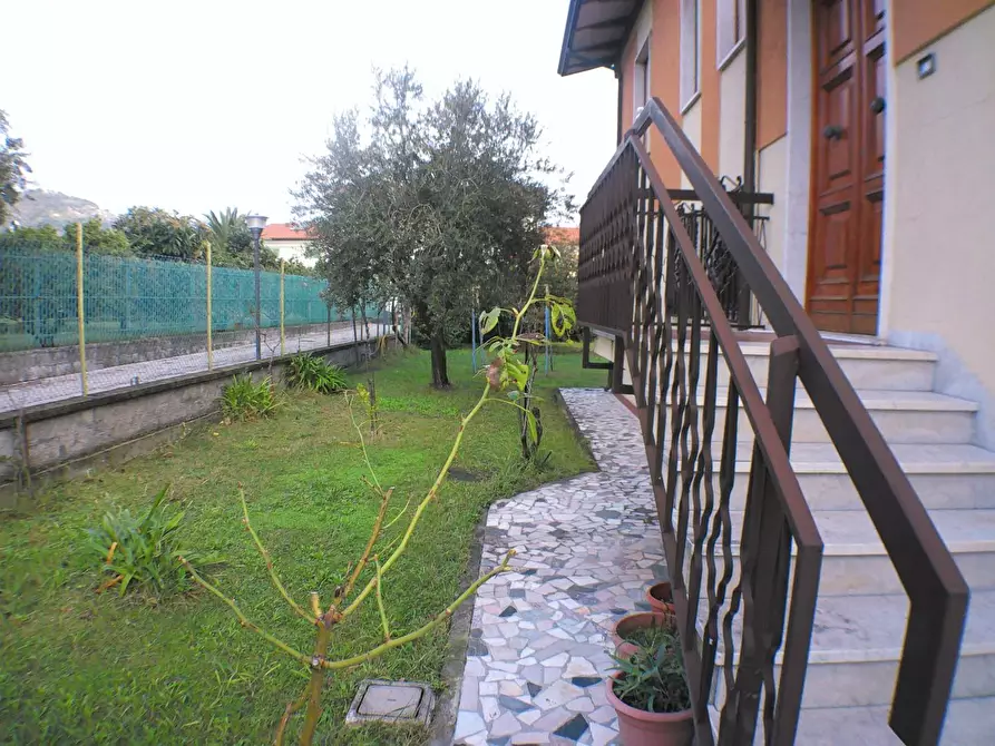 Immagine 9 di Casa indipendente in vendita  a Carrara