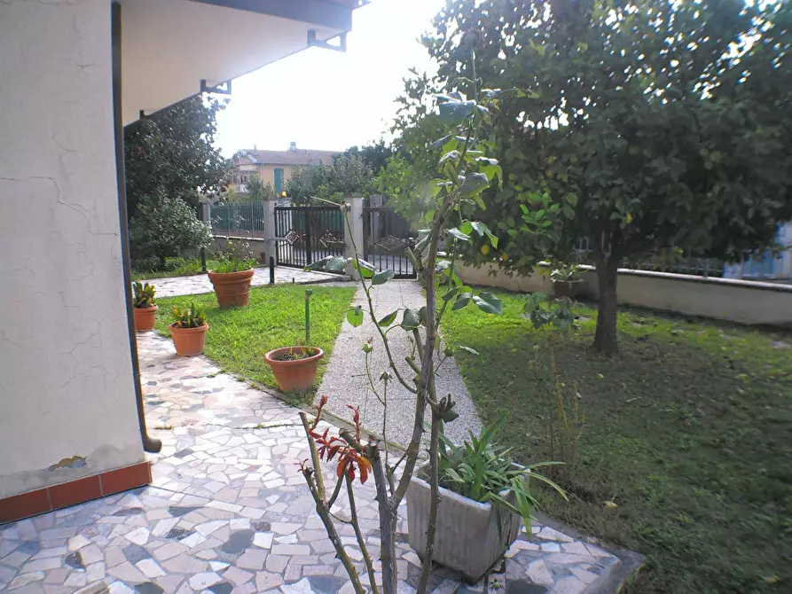 Immagine 7 di Casa indipendente in vendita  a Carrara