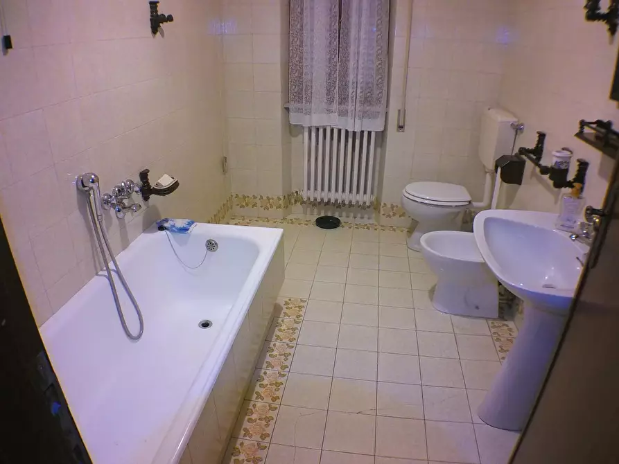 Immagine 36 di Casa indipendente in vendita  a Carrara