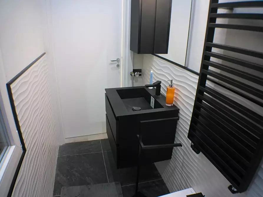 Immagine 15 di Appartamento in vendita  a Carrara