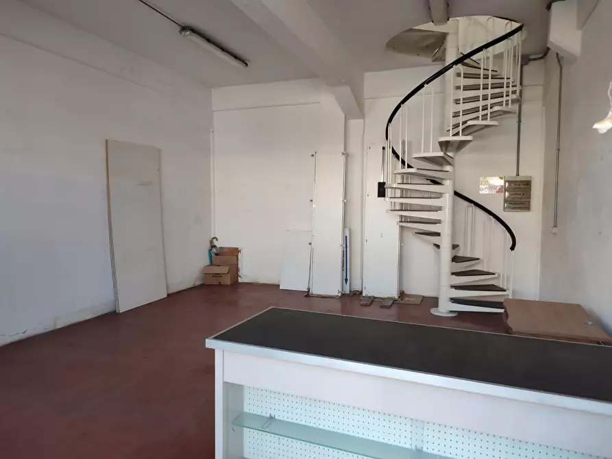 Immagine 6 di Attività artigianale in vendita  a Massarosa