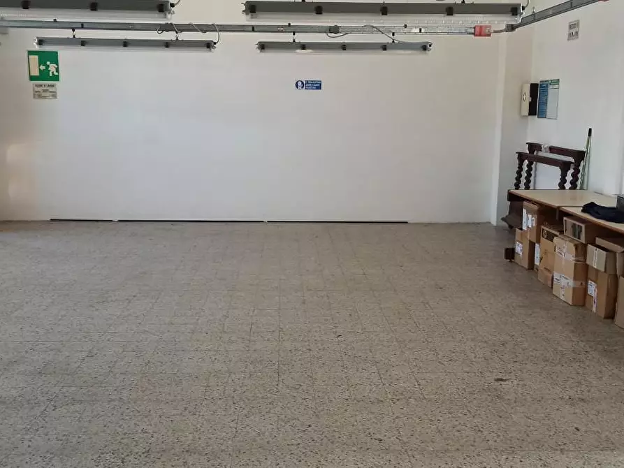 Immagine 3 di Attività artigianale in vendita  a Massarosa