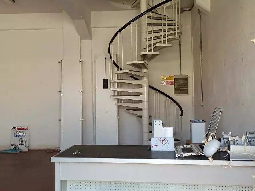 Immagine 7 di Attività artigianale in vendita  a Massarosa