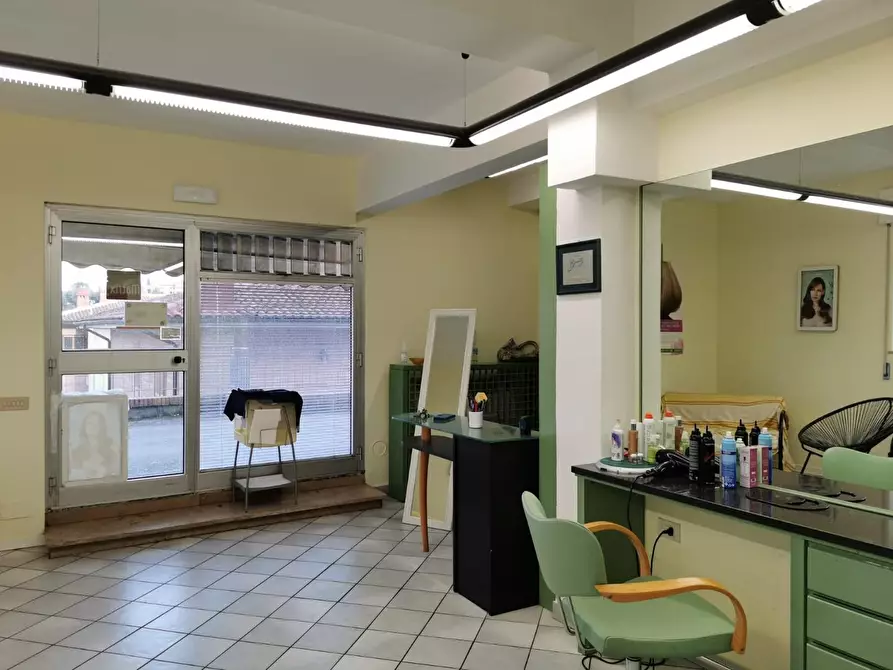 Immagine 3 di Attività commerciale in affitto  a Monteriggioni