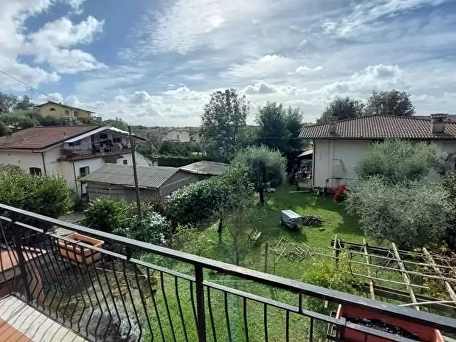 Immagine 2 di Casa semindipendente in vendita  a Massa