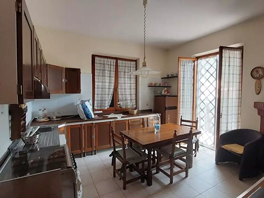 Immagine 5 di Casa semindipendente in vendita  a Massa