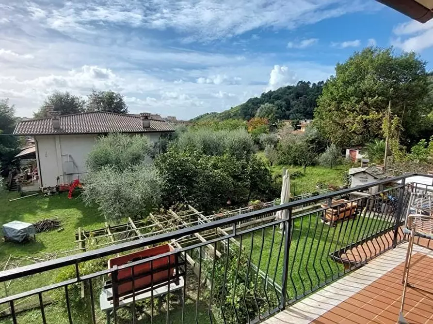 Immagine 3 di Casa semindipendente in vendita  a Massa