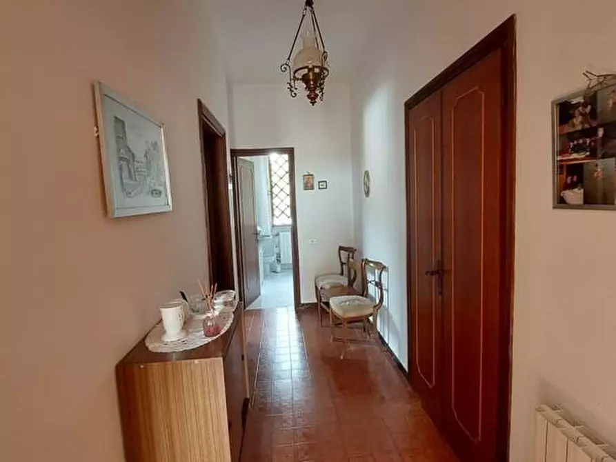 Immagine 11 di Casa semindipendente in vendita  a Massa