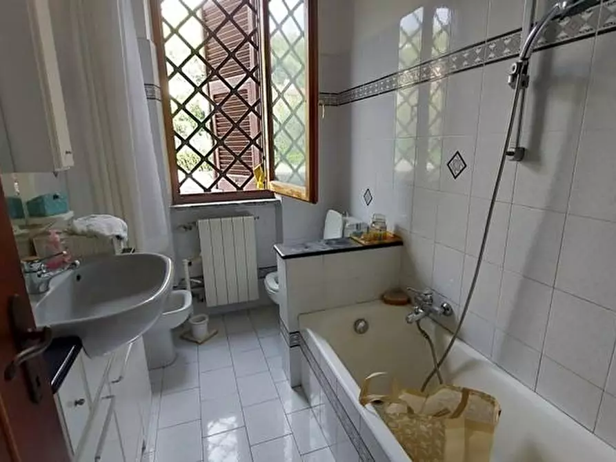 Immagine 18 di Casa semindipendente in vendita  a Massa