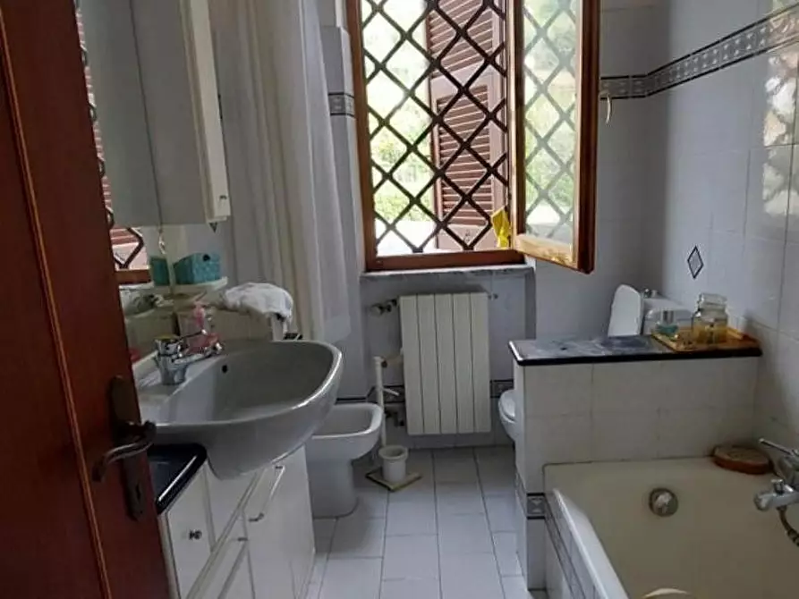 Immagine 19 di Casa semindipendente in vendita  a Massa