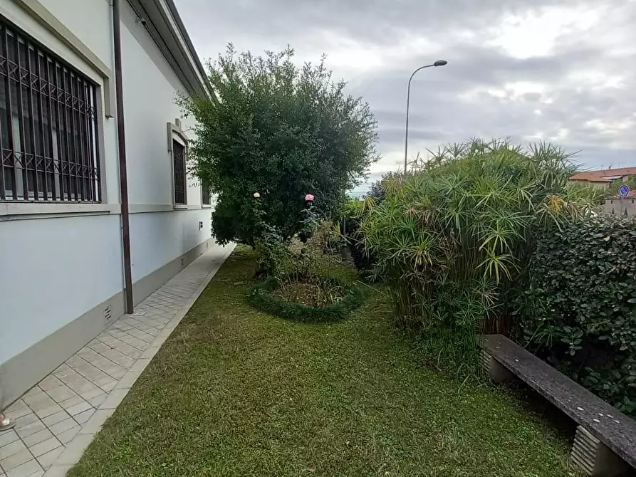 Immagine 59 di Villa in vendita  a Cascina