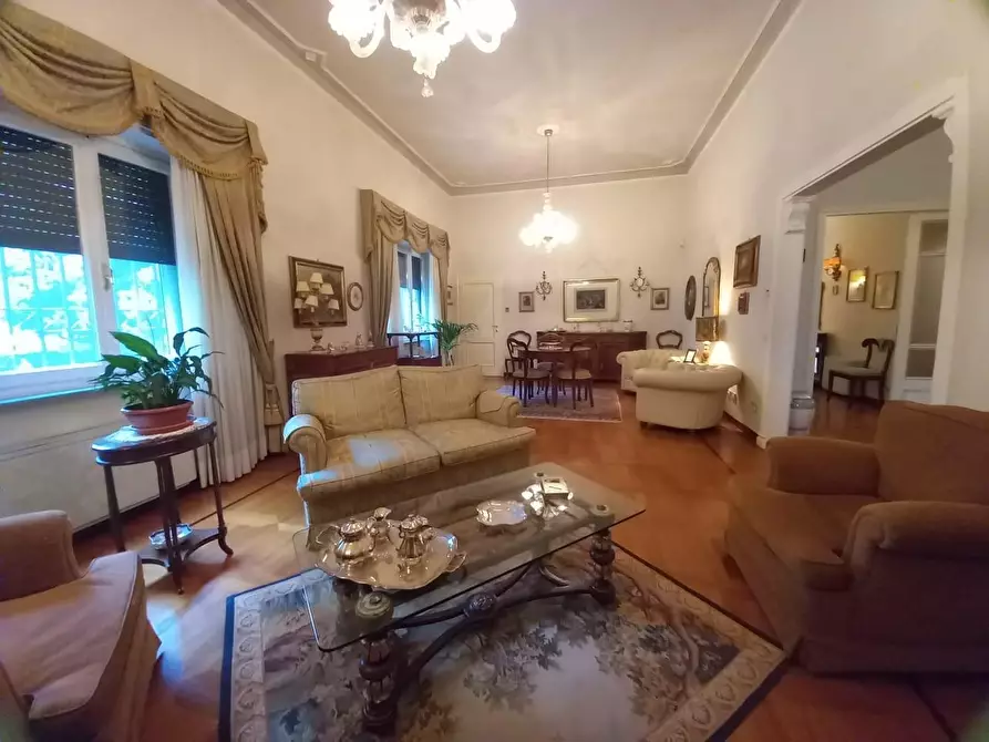 Immagine 49 di Villa in vendita  a Cascina