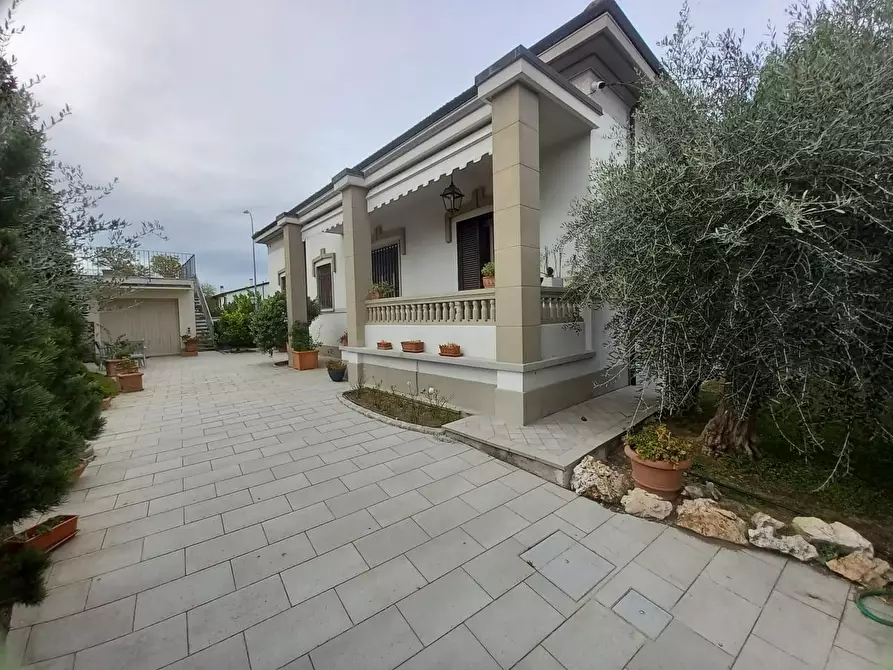 Immagine 31 di Villa in vendita  a Cascina