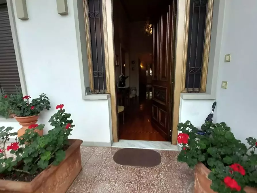 Immagine 80 di Villa in vendita  a Cascina