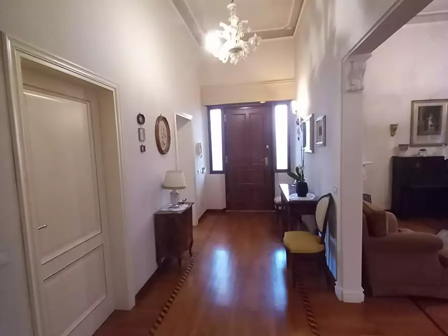 Immagine 28 di Villa in vendita  a Cascina