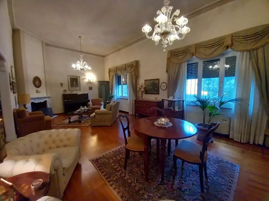 Immagine 65 di Villa in vendita  a Cascina