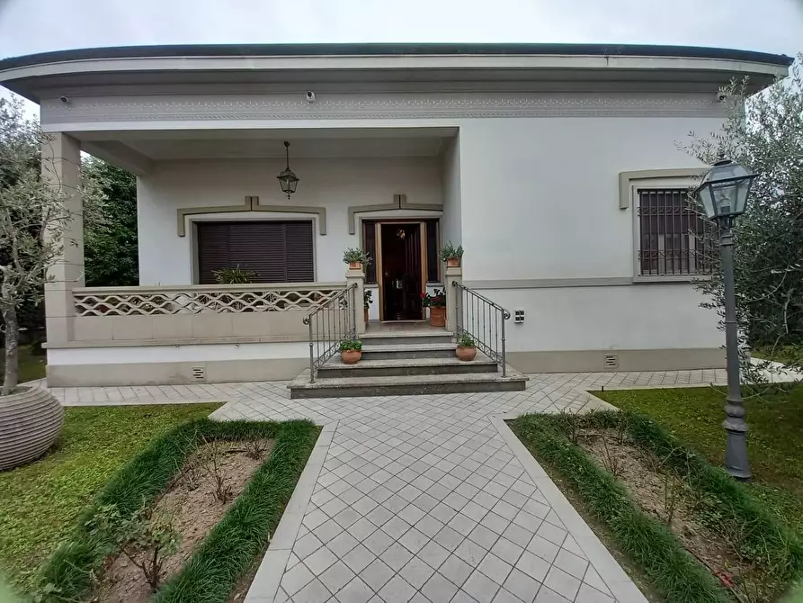 Immagine 72 di Villa in vendita  a Cascina