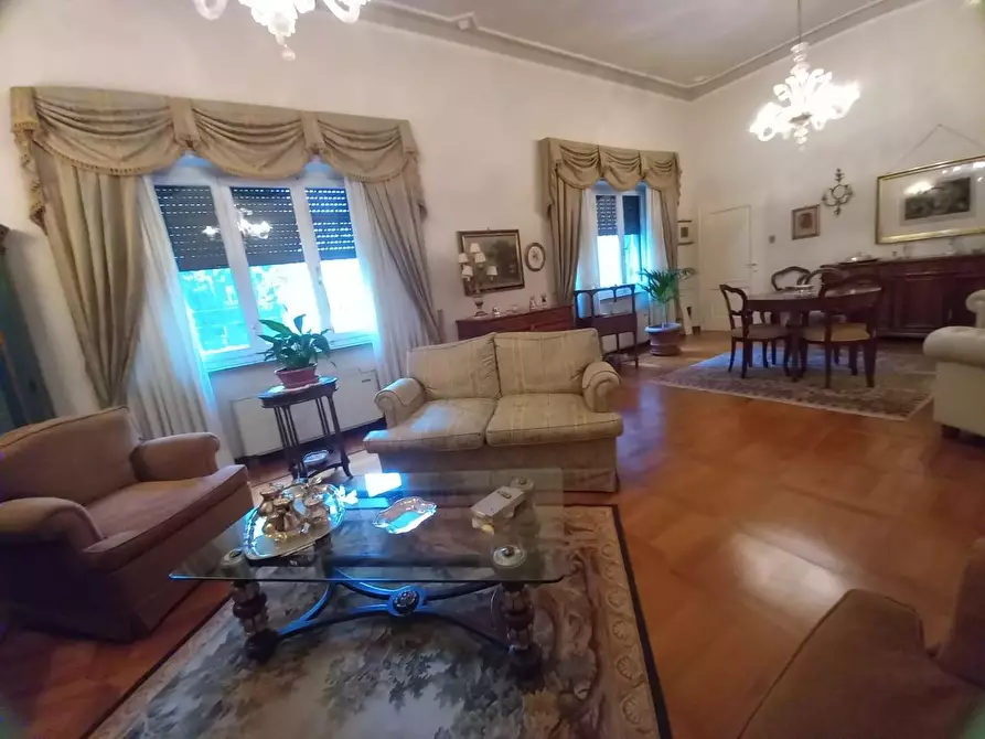 Immagine 19 di Villa in vendita  a Cascina