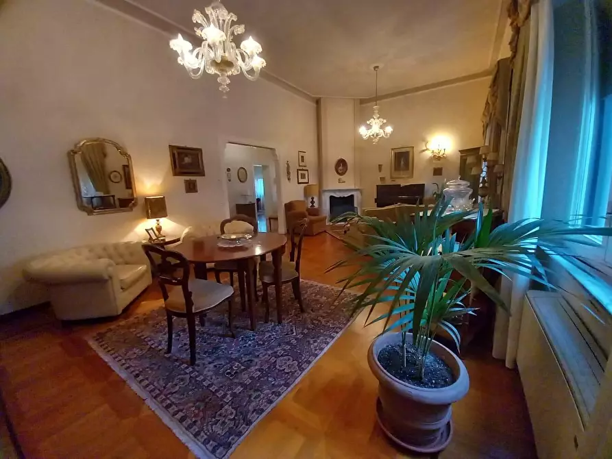 Immagine 45 di Villa in vendita  a Cascina