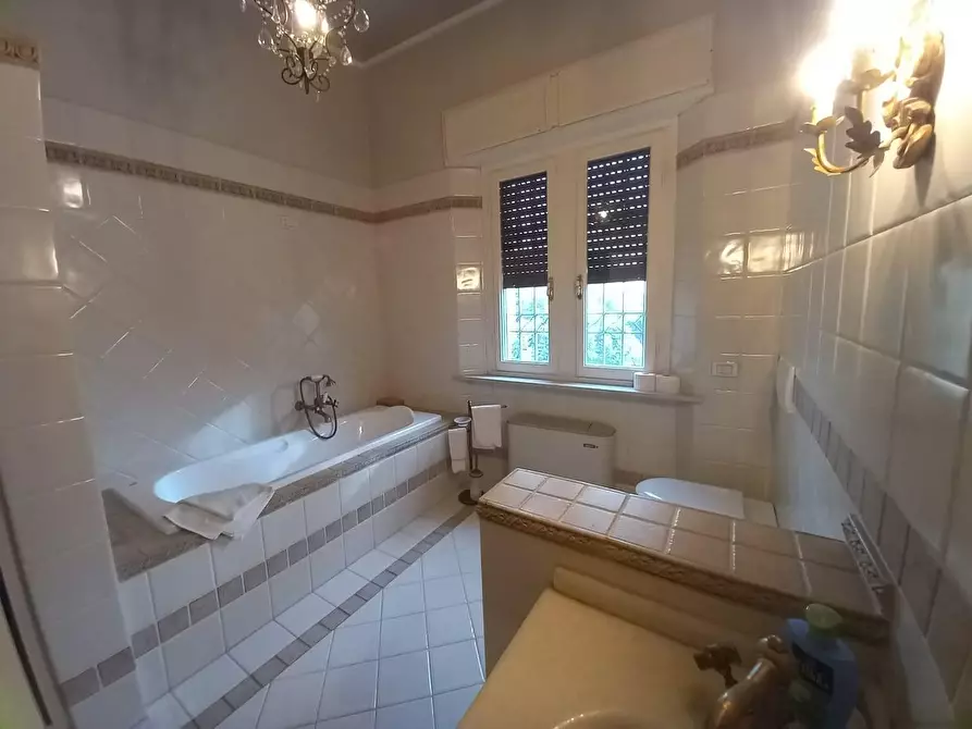 Immagine 67 di Villa in vendita  a Cascina