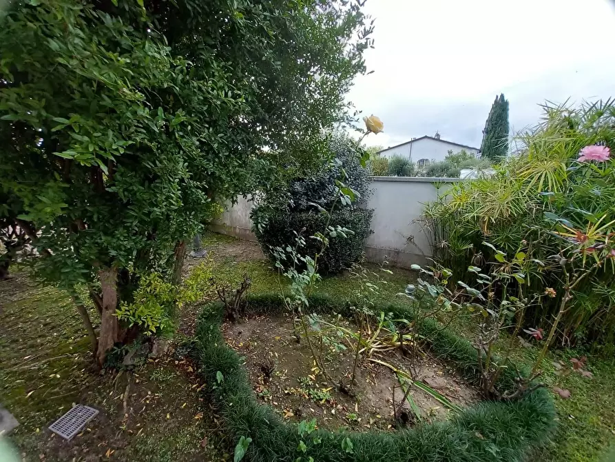 Immagine 46 di Villa in vendita  a Cascina