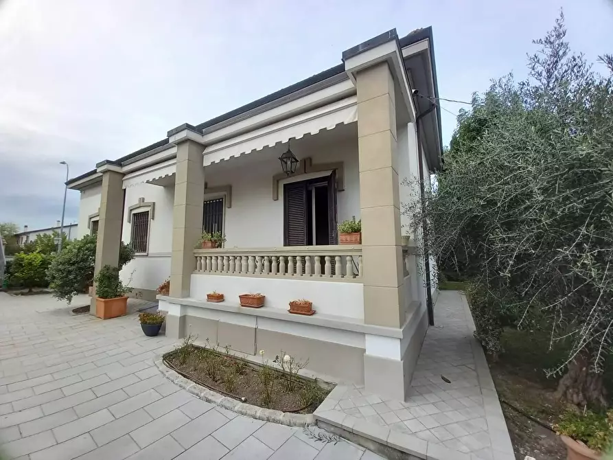 Immagine 34 di Villa in vendita  a Cascina
