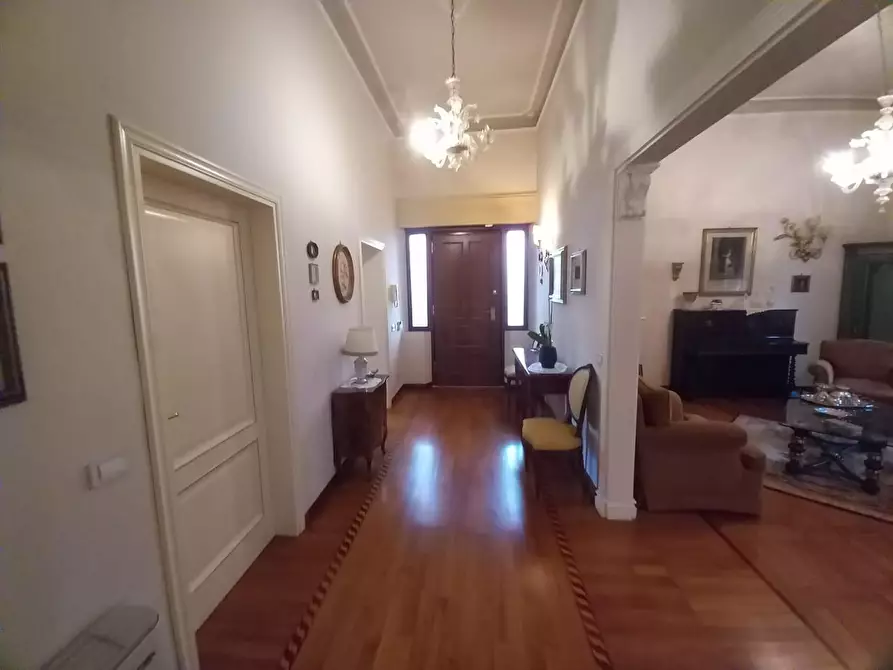 Immagine 77 di Villa in vendita  a Cascina