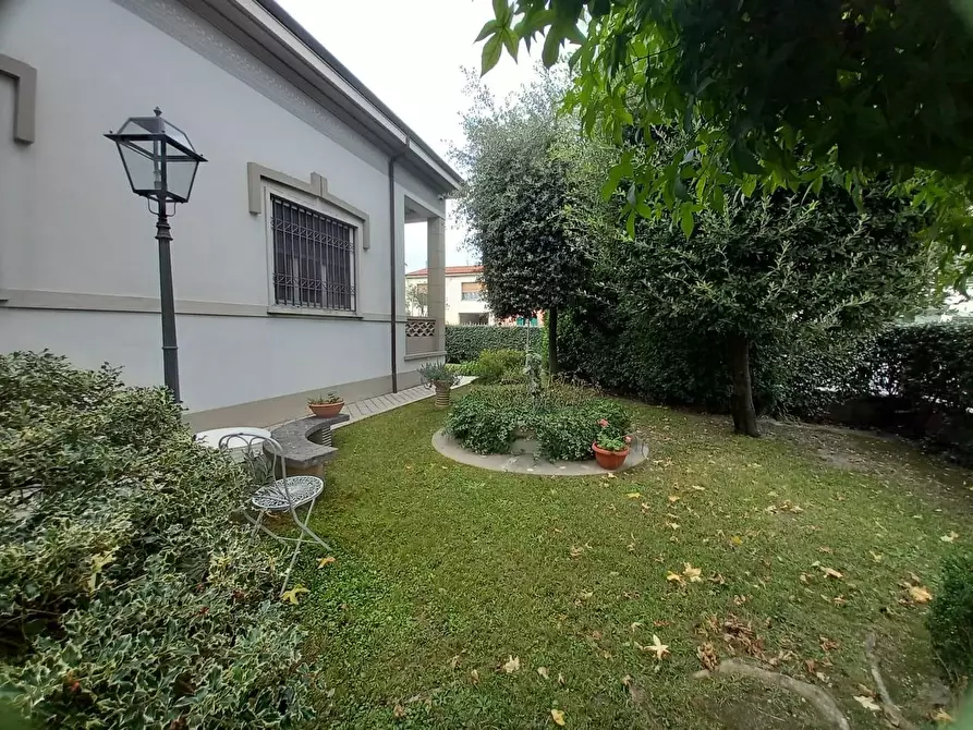 Immagine 76 di Villa in vendita  a Cascina