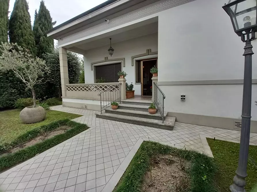 Immagine 70 di Villa in vendita  a Cascina