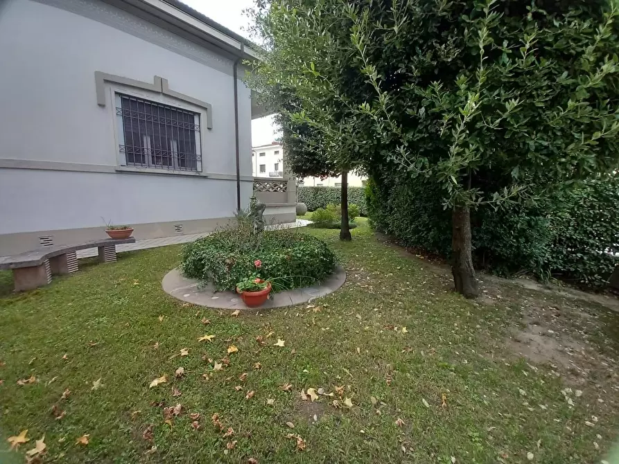 Immagine 9 di Villa in vendita  a Cascina