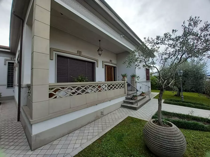 Immagine 52 di Villa in vendita  a Cascina