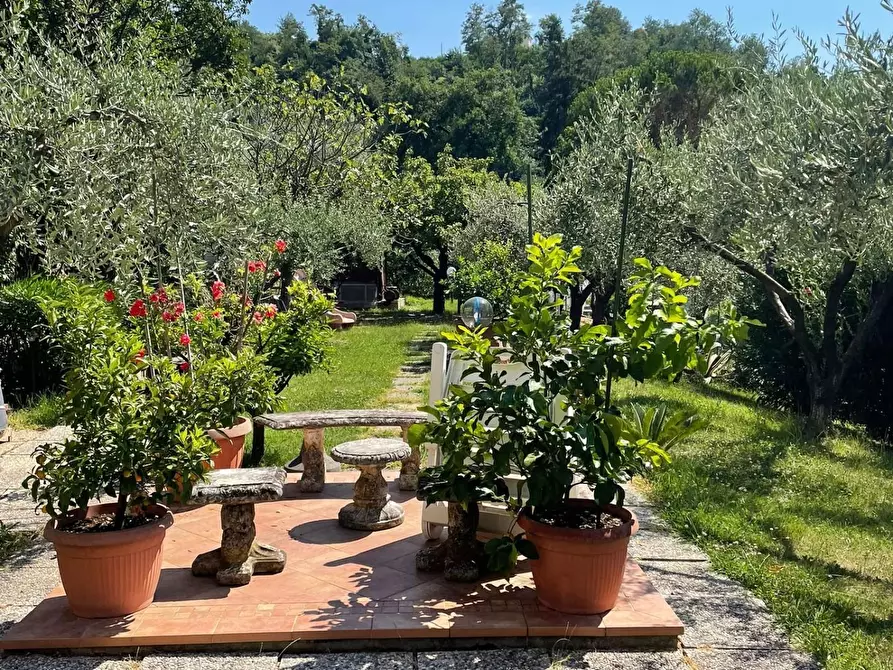 Immagine 1 di Casa semindipendente in vendita  a Carrara