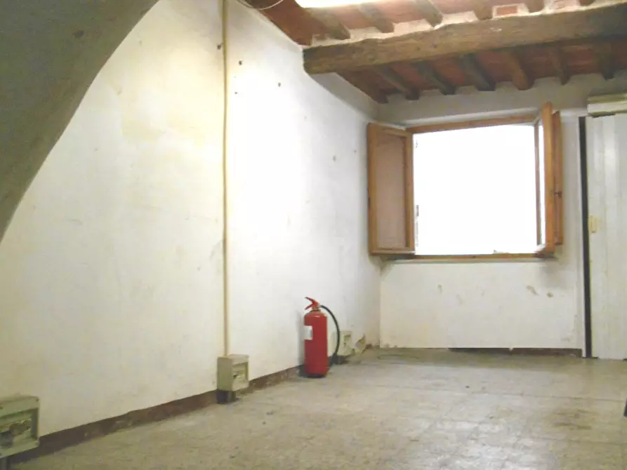 Immagine 2 di Attività commerciale in affitto  a Pisa