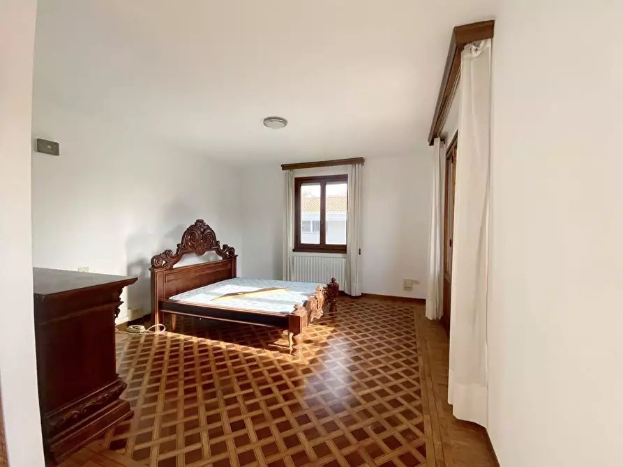 Immagine 3 di Villa in vendita  a Pisa