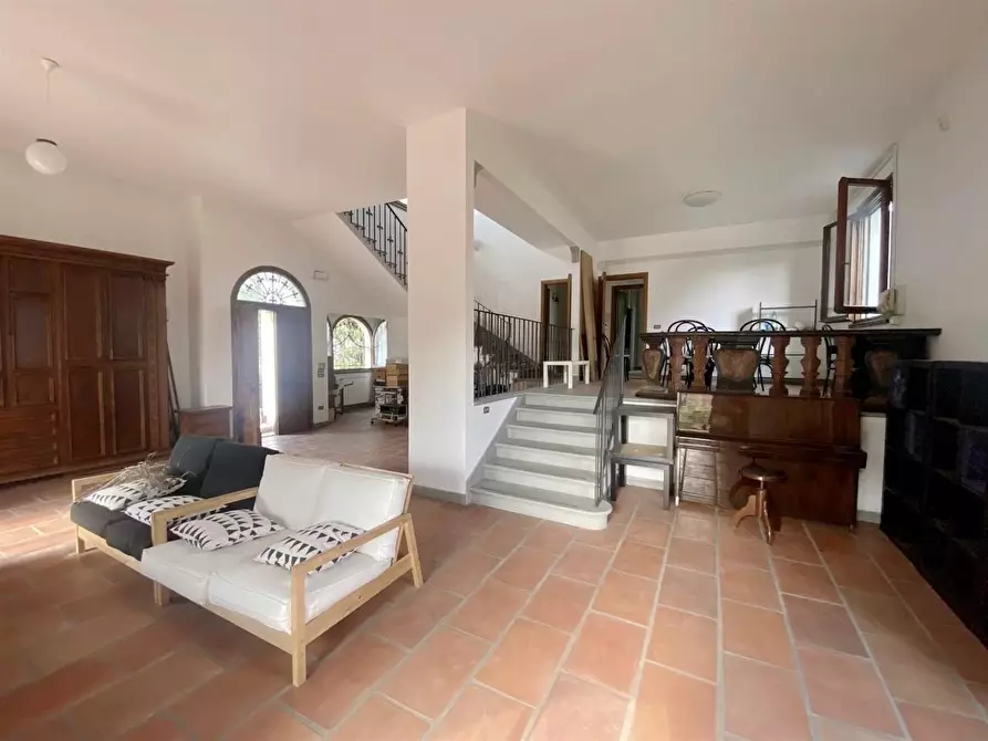 Immagine 2 di Villa in vendita  a Pisa