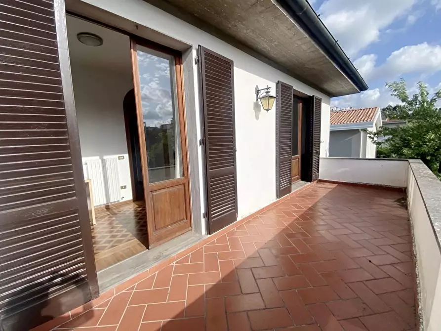 Immagine 5 di Villa in vendita  a Pisa