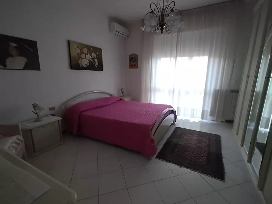 Immagine 11 di Appartamento in vendita  a Carrara