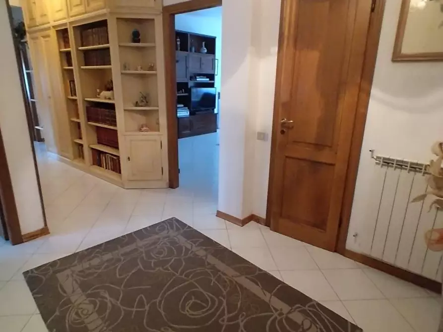 Immagine 3 di Appartamento in vendita  a Carrara