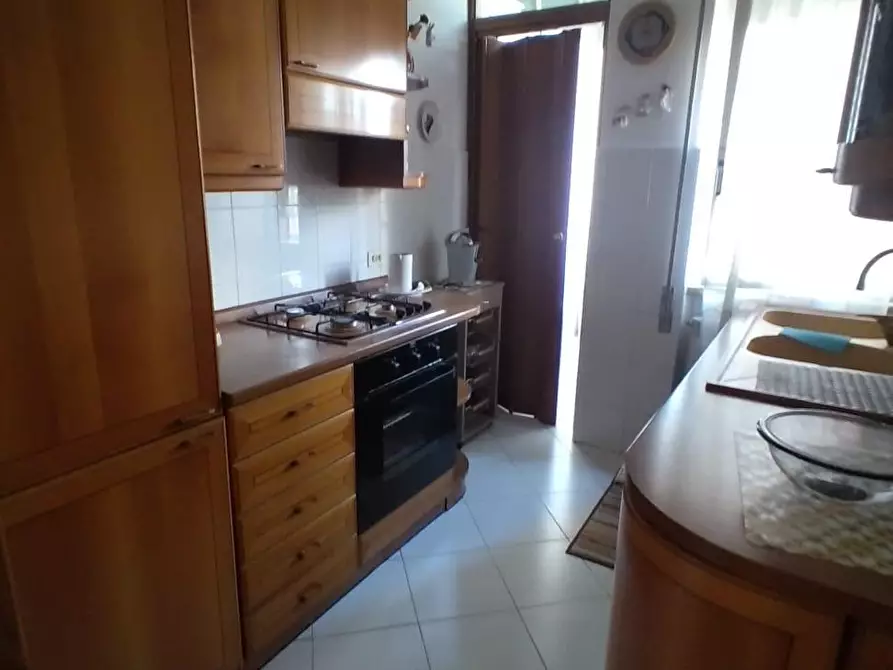 Immagine 2 di Appartamento in vendita  a Carrara