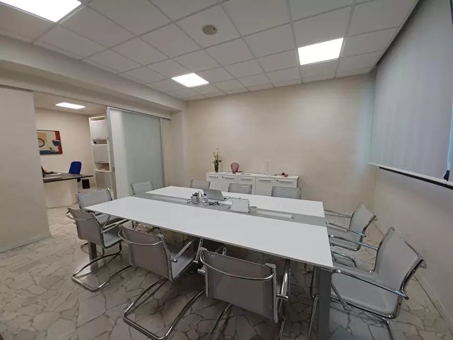 Immagine 9 di Ufficio in vendita  a Empoli
