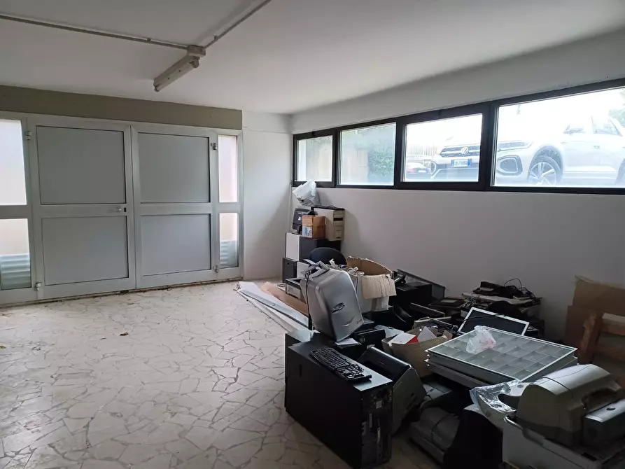Immagine 12 di Ufficio in vendita  a Empoli