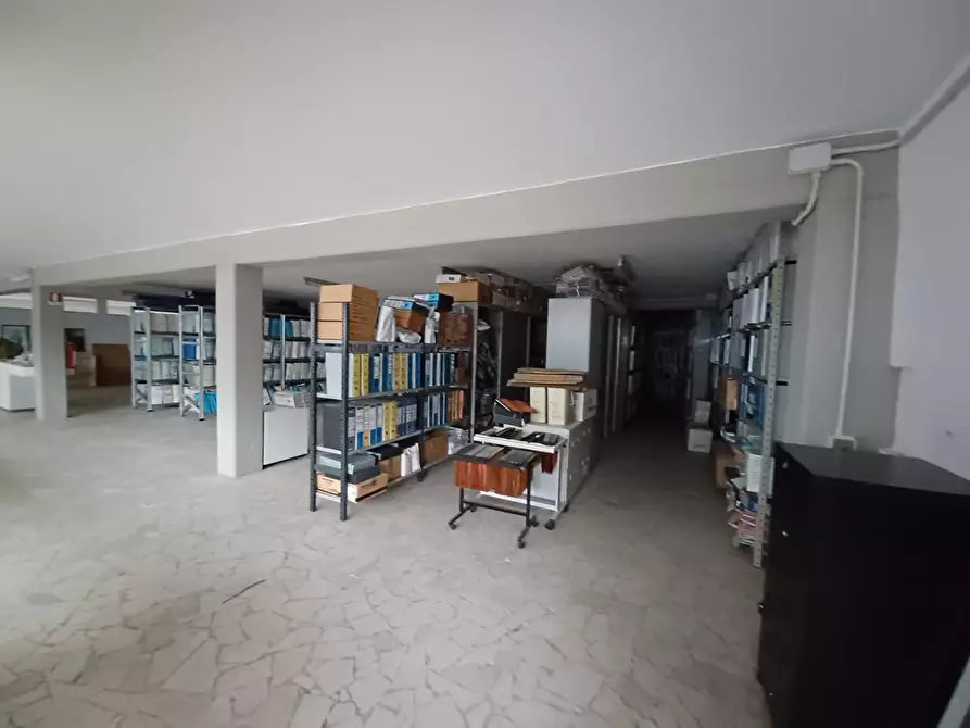 Immagine 13 di Ufficio in vendita  a Empoli