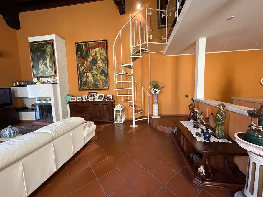 Immagine 21 di Appartamento in vendita  a Lucca