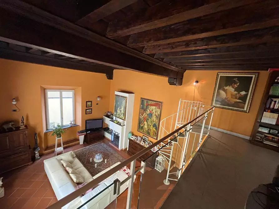 Immagine 17 di Appartamento in vendita  a Lucca