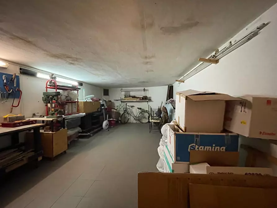 Immagine 33 di Appartamento in vendita  a Lucca