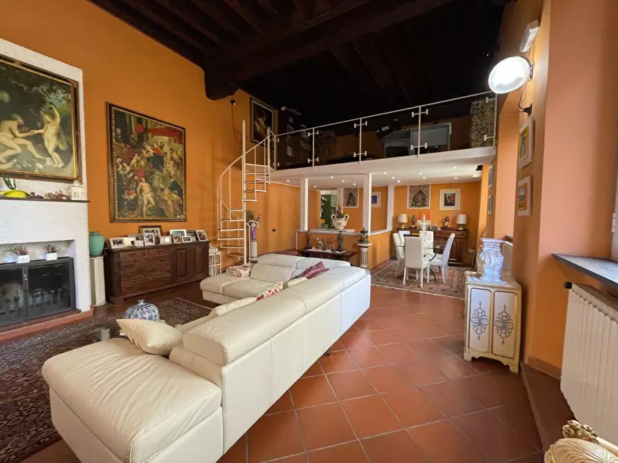 Immagine 25 di Appartamento in vendita  a Lucca