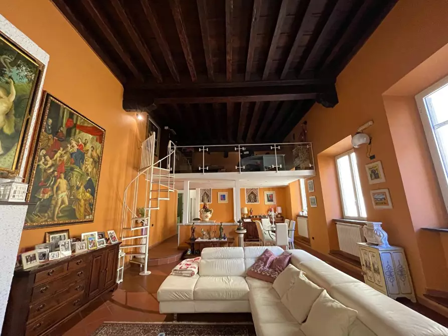 Immagine 22 di Appartamento in vendita  a Lucca