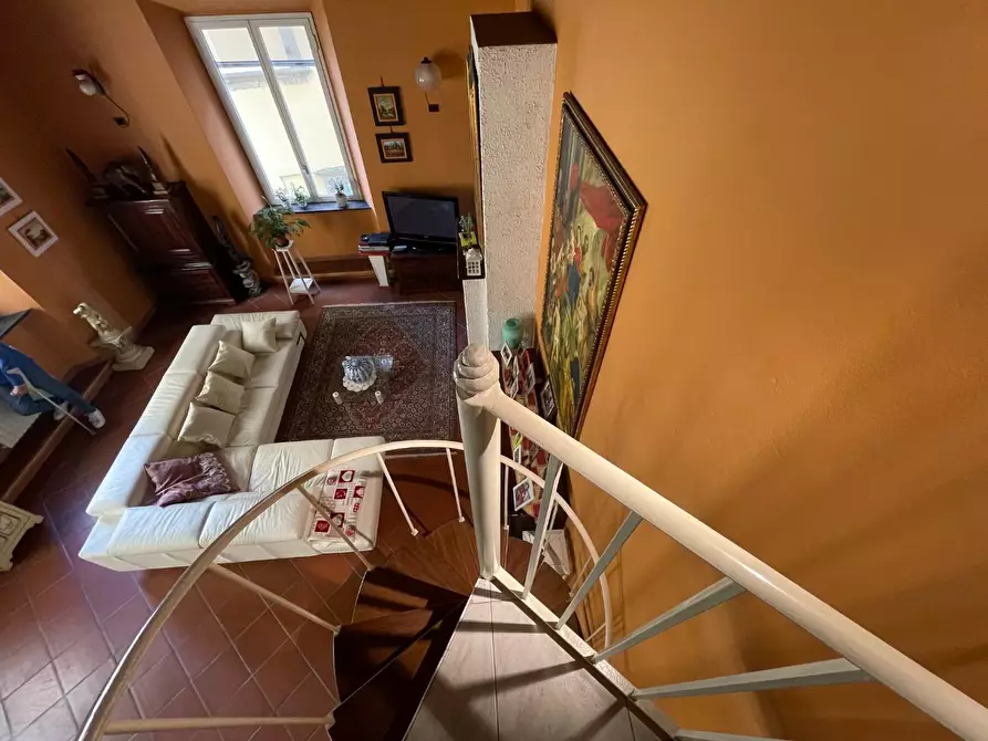 Immagine 13 di Appartamento in vendita  a Lucca